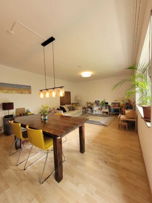 Helle 3-Zimmer-Wohnung mit 2 Balkonen, großem Gemeinschaftsgarten in Düsseldorf