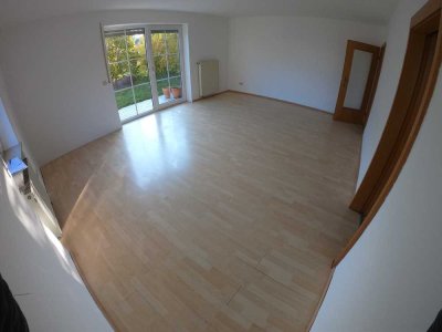 Helle 3-Zimmer Erdgeschosswohnung mit ca.200qm Garten in Inchenhofen