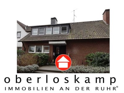 Schönes einseitig angebautes Einfamilienhaus mit Terrasse, Balkon und Garage!