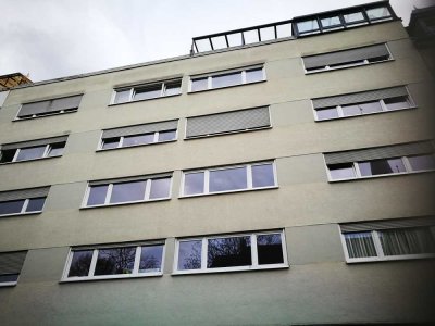 Gepflegte helle 1-Zimmer-Wohnung mit Einbauküche und Aufzug  in Nürnberg