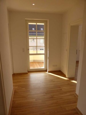 Modern sanierte 3-Raum-Wohnung mit Loggia im beliebten "Tilia-Carré" - Denkmalsanierung 2015 !