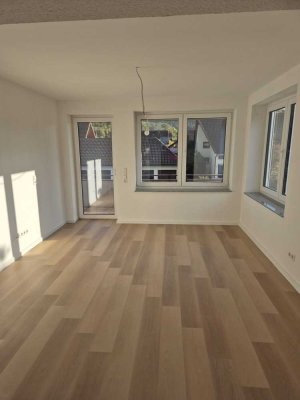 Modern sanierte 2,5-Zimmer-Obergeschosswohnung (ca.54 m²) mit Balkon – Erstbezug nach Kernsanierung