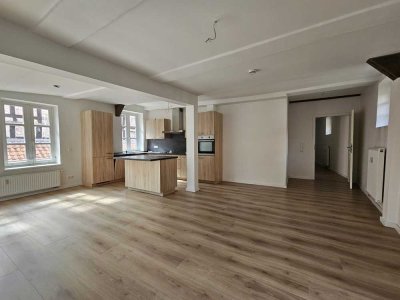 großzügige 2-Zimmer-Wohnung mit Balkon | Altstadt