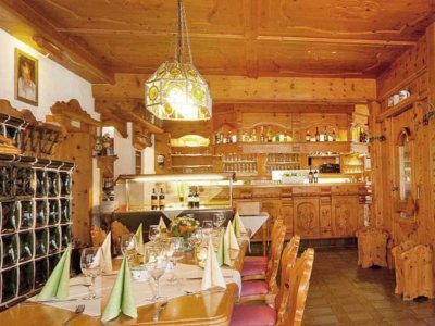 Apartmenthaus mit hochwertig ausgestattetem Restaurant