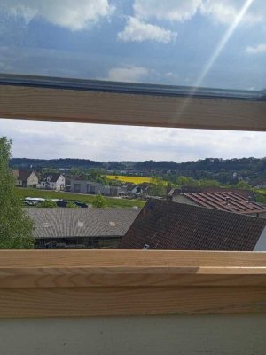 Dachgeschosswohnung mit Loggia und Weitblick – Kernsaniert