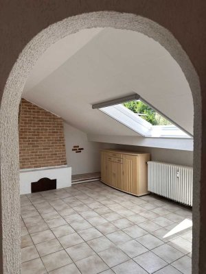 Lichtdurchflutete, charmante Maisonette-Wohnung