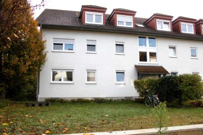 Vorteilhaft geschnittene 3,5-Zimmer-Wohnung mit kleiner Terrasse