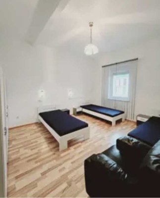 Geschmackvolle 4-Zimmer-Erdgeschosswohnung mit geh. Innenausstattung mit Balkon und EBK in Mannheim