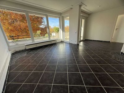 Schöne und frei gelieferte 2,5 Zi.-Eigentumswohnung mit Stellplatz und ohne Käufercourtage