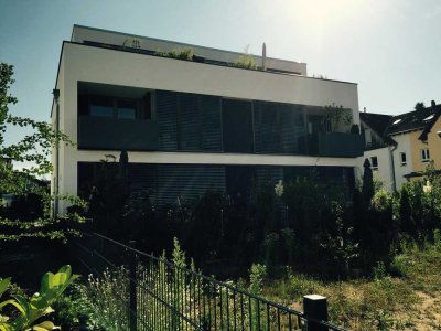 Geschmackvolle 3-Zimmer-Penthouse-Wohnung, gehobene Innenausstattung mit großer Dachterrasse