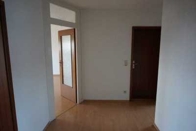 Ansprechende und gepflegte 3-Raum-DG-Wohnung mit Balkon und Einbauküche in Peine