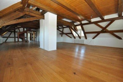 Einmaliges Altbauambiente mit Seesicht: 3½ Zimmer-Galeriewohnung auf ca. 175 m² - sofort frei