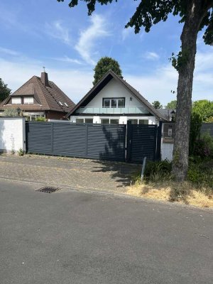 Wohnen mit Charakter: Großzügiges Mehrfamilienhaus in Köln-Müngersdorf