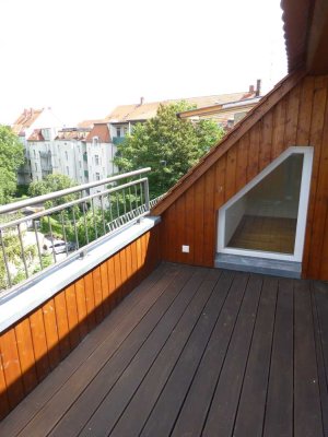 Charmante Dachgeschosswohnung - 2 Zimmer mit sonniger Loggia - provisionsfrei vom Eigentümer!