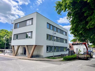 Erstbezug. Neu renovierte Wohnung mit Mega- Balkon - 28 m2 !