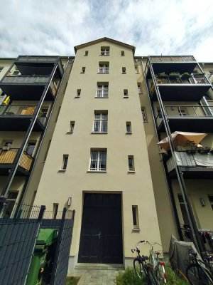 ++ 2 Zimmer Wohnung mit offener Küche und Balkon zum Hof ++