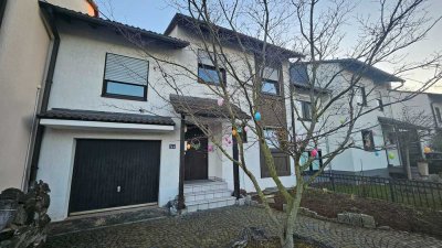 Schuch Immobilien - Großzügiges Reihenhaus mit Garten und Kamin in Wiesbaden-Delkenheim