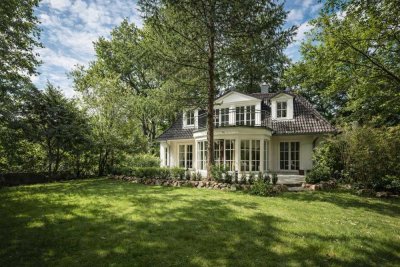 Architekten-Landhaus in Bestlage Wohldorf-Ohlstedt | 198 m² | Südgrundstück | Kamin & Sauna