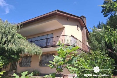 BERK Immobilien - Einfamilienhaus zum Verlieben mit Panoramablick & Waldrandlage in Klingenberg/Röll