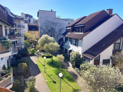 MITTEN IN DER CITY - MIT BALKON IN DEN GRÜNEN UND RUHIGEN INNENHOF!