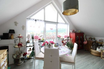 Helle 2,5-Zimmer-Wohnung mit Balkon & TG-Stellplatz