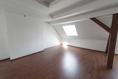 Wohnen im Grünen: 3-Zimmer-Dachgeschosswohnung in Bochum-Nord, 93 m² + Stellplatz