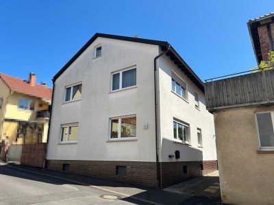 Wohnhaus mit zwei Wohnungen in zentraler Lage!