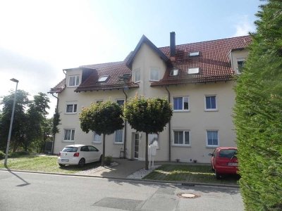 Gepflegte Erdgeschoss- Eigentumswohnung mit großem Balkon und Stellplatz in Schalkau!