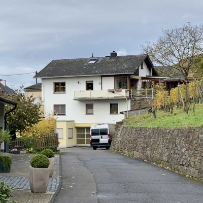 Einfamilienhaus mit großem Garten direkt am Weinberg