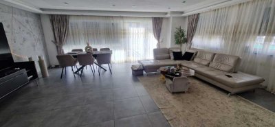 Traum 4 Zimmer Souterrainwohnung mit Garten und Stellplätze