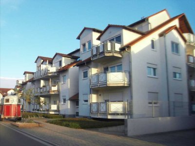 3-Zimmer Erdgeschosswohnung mit 2 Balkone, Kellerraum und Tiefgarage