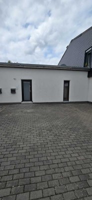 Freundliche und sanierte 1-Raum-EG-Wohnung mit gehobener Innenausstattung mit Balkon in Kall