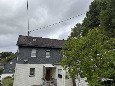 Sanierungsbedürftiges Einfamilienwohnhaus in ruhiger Wohnlage der Gemeinde Müllenbach (Kreis Cochem-
