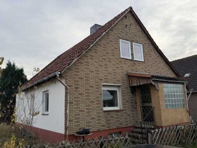 Handwerker aufgepasst: EFH - Haus auf ca. 498 m² Eigentumsgrundstück in BS Stiddien