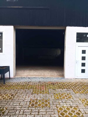 Renovierungsbedürftiges Einfamilienhaus mit großer Scheune -auch als Wohnmobilstellplätze nutz