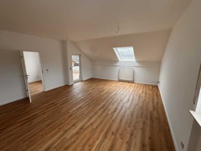 Gepflegte 3‑Zimmer Dachgeschosswohnung mit Balkon in Dansenberg