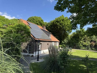 Traumhaftes denkmalgeschütztes saniertes Bauernhaus mit Solaranlage, zwei Kaminen & 1.050m² Garten