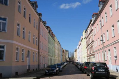 Schöne 2 Zi-Wohnung mit Balkon, Laminat und Wannenbad in der südl. Innenstadt
