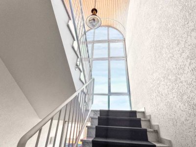 Dachgeschoss-Maisonette mit zwei Sonnenbalkonen, zwei Bädern und Pkw-Stellplatz in Ginnheim