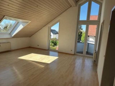 Helle 3-Zimmerwohnung mit Tageslichtbad und Balkon!