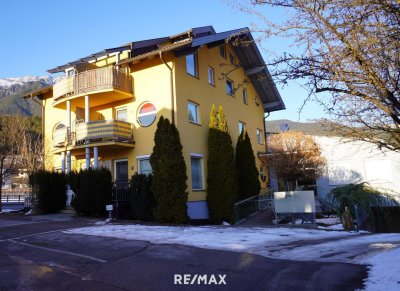 Verkauft!!!Mehrfamilienhaus mit 5 Wohneinheiten mit Balkonen, Terrasse und Stellplätzen in Tarrenz!