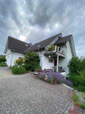 Exklusive, modernisierte 6-Zimmer-Wohnung mit Balkon und EBK in Ortenberg