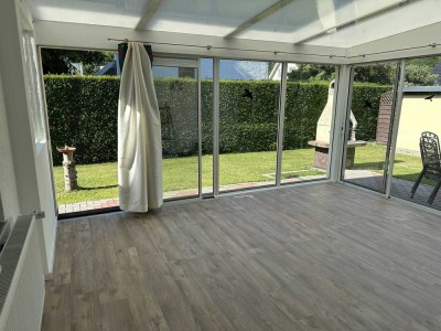 Charmanter Bungalow mit Gartenidylle - vollständig renoviert, EBK, Wintergarten, Duschbad