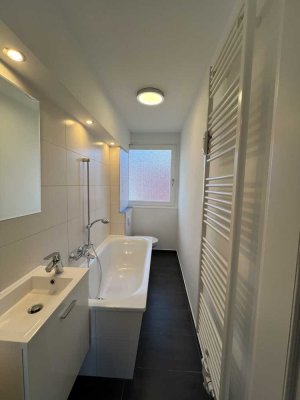 Sanierte 3 - Zimmer -Wohnung mit modernem Bad und EBK