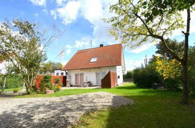 Einfamilienhaus 
mit 2 Carports
in Holzheim