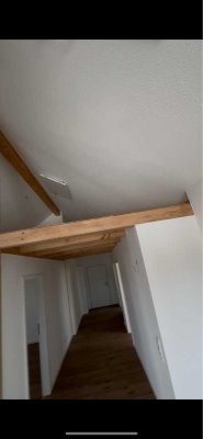 Grundsanierte Dachgeschosswohnung 3-Zimmer mit Balkon und Empore