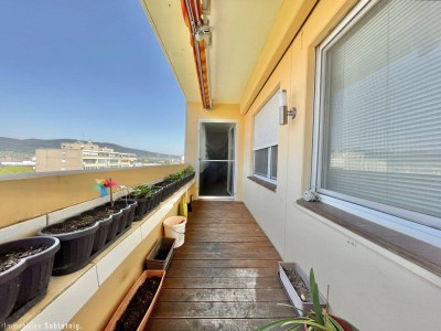 SONNENLOGGIA & FERNSICHT! Gepflegte Wohnung in ruhiger Lage!