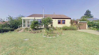 Charmantes Einfam.-Haus mit Potential auf großem Grundstück in herrlich ruhiger Lage in Heitersheim!