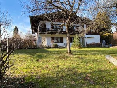 Miesbach, 1 - 2 Familienhaus, großes sonniges Grundstück am Bach,  gegen Höchstgebot