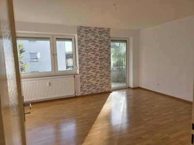 Schöne 3 Zimmerwohnung mit Balkon und EBK in ruhiger Lage